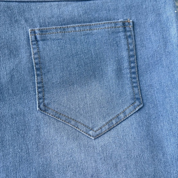 Light Blue Crop Denim Stretchy  Jeans | Size XL - Picture 4 of 9